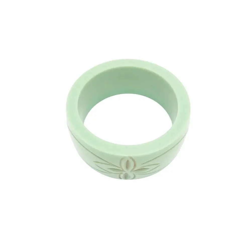 Vintage 1930s–40s Carved Mint Green Bakelite Bangle